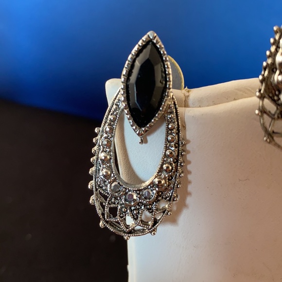 Silver toned and hematite Pin and earrings - Picture 2 of 4